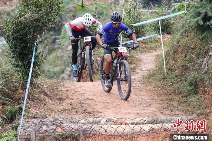 2024第八届“多彩贵州”自行车联赛总决赛在玉屏