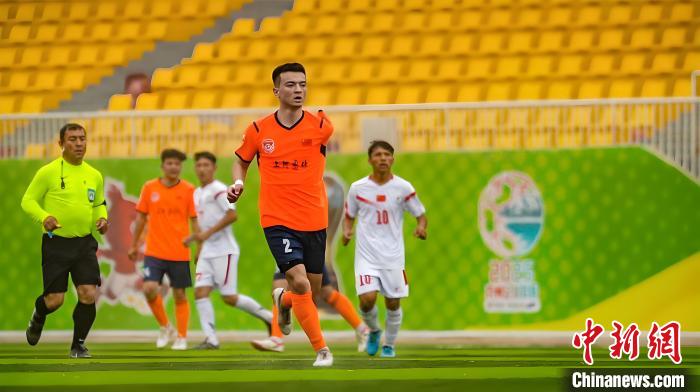 新疆00后单臂少年凯赛尔