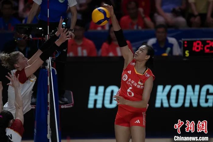 中国女排3-0力克波兰晋级总决赛 朱婷回归助阵战