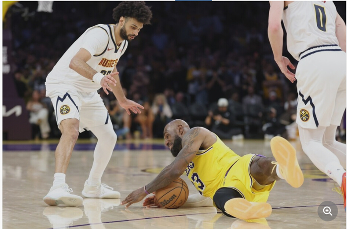 勒布朗飞身扑球助湖人逆转掘金，成隐藏MVP