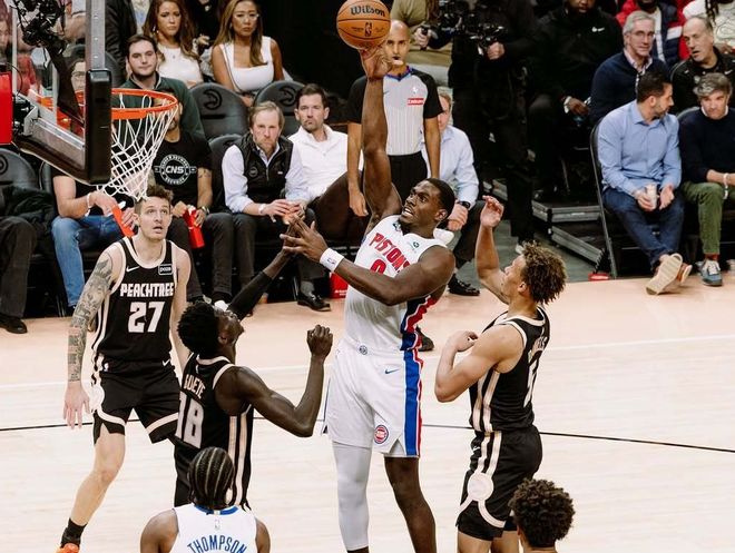 活塞核心康宁汉姆确诊气胸，季后赛前景蒙阴影