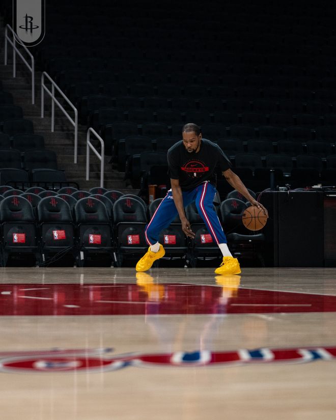 火箭队力克雄鹿迎四连胜 谢泼德申京联手轰52分