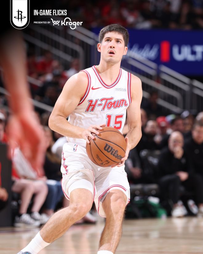 火箭队力克雄鹿迎四连胜 谢泼德申京联手轰52分