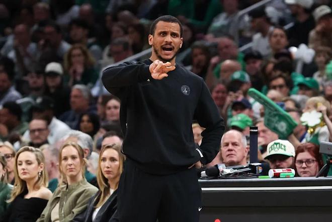 76人快攻双核迎战凯尔特人