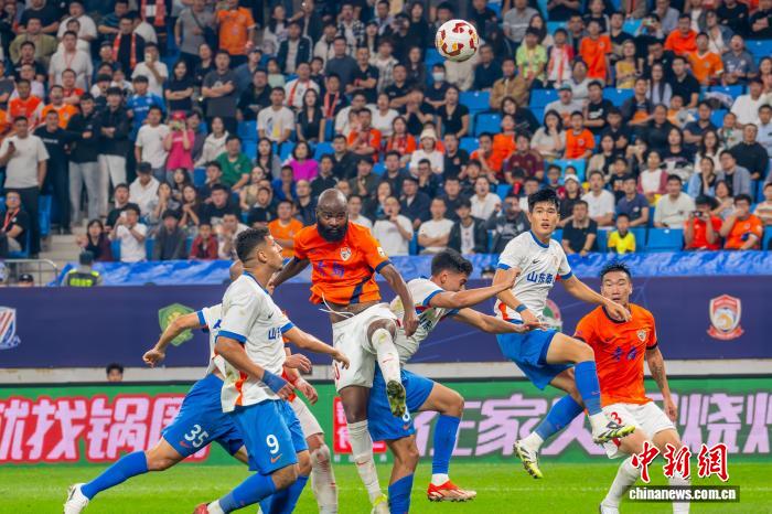 青岛海牛主场2-2绝平山东泰山 暂时脱离降级区