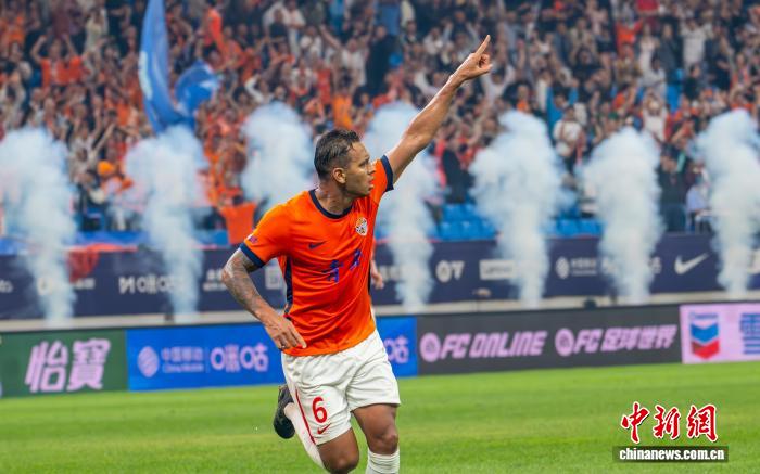 青岛海牛主场2-2绝平山东泰山 暂时脱离降级区