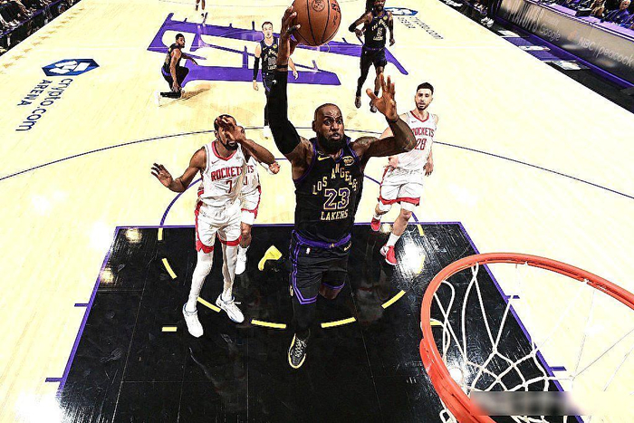 NBA季后赛第二轮多队1-1平 骑士雷霆成黑马