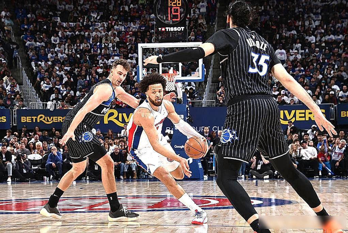 NBA季后赛第二轮多队1-1平 骑士雷霆成黑马