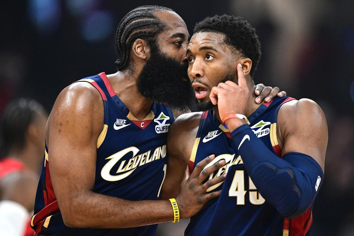 NBA季后赛第二轮多队1-1平 骑士雷霆成黑马