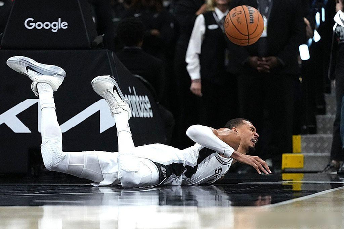 NBA季后赛第二轮多队1-1平 骑士雷霆成黑马