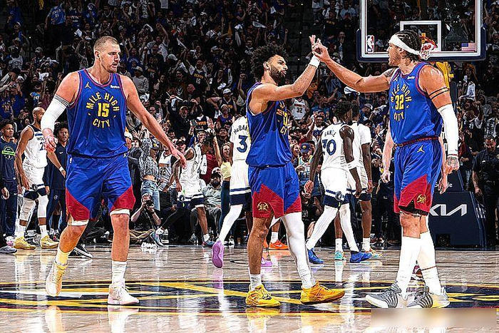 NBA季后赛第二轮多队1-1平 骑士雷霆成黑马